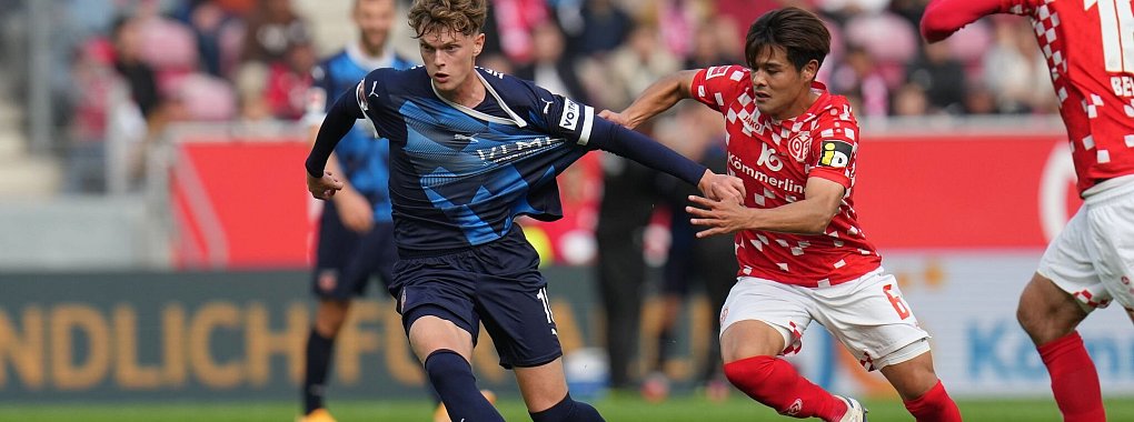 Paul Wanner (l.) gehört in Heidenheim bislang zu den besten Spielern in dieser Saison. - © Thomas Frey/dpa