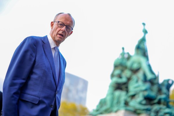 Bundeskanzler Friedrich Merz hat sich beim Ständehaus-Treff der «Rheinischen Post» interviewen lassen. - © Christoph Reichwein/dpa