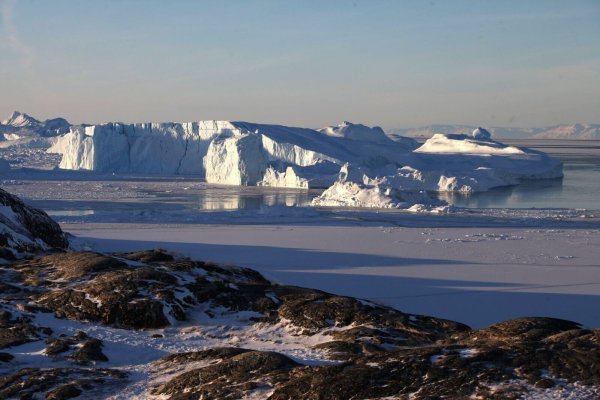 Eisberge in der Nähe des westgrönländischen Ortes Ilulissat. - © Steffen Trumpf/dpa