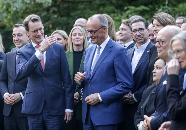 Bundeskanzler Friedrich Merz (CDU) hat die NRW-CDU nach den erfolgreichen kommunalen Stichwahlen gelobt. - © Oliver Berg/dpa