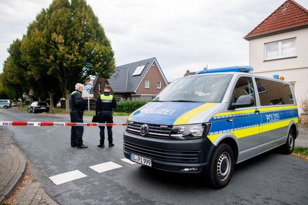 Ein Mann soll seine Familie und sich selbst getötet haben. - © Hauke-Christian Dittrich/dpa