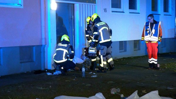 Bei einer heftigen Auseinandersetzung mit bis zu 30 Personen sind in Gelsenkirchen mindestens fünf Menschen schwer verletzt worden – vier von ihnen lebensgefährlich. - © Justin Brosch/dpa