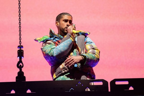 Bad Bunny wird der Star der Halbzeit-Show des Super Bowl am 8. Februar. (Archivbild) - © Amy Harris/Invision/AP/dpa