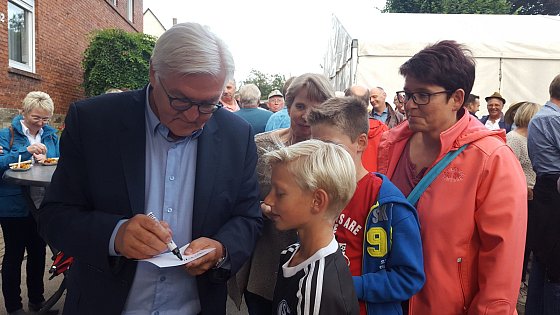 Frank-Walter Steinmeier feiert in Brakelsiek