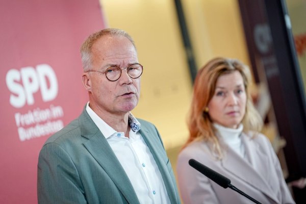 Der SPD-Fraktionsvorsitzende Matthias Miersch unterstützt ein härteres Vorgehen gegen Sozialleistungsmissbrauch. - © Kay Nietfeld/dpa