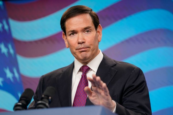US-Außenminister Rubio äußert sich in Israel skeptisch über Chancen für eine diplomatische Lösung des Gaza-Kriegs. - © Nathan Howard/Pool Reuters/AP/dpa