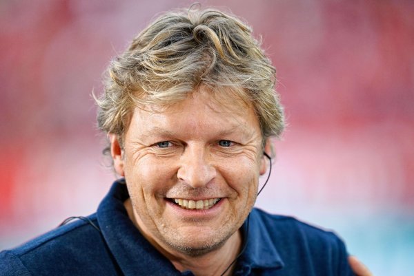 Schalkes Sportdirektot Mulder hat noch einen jungen australischen Innenverteidiger verpflichtet. (Archivbild) - © Uwe Anspach/dpa