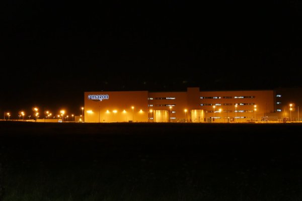 Eine große Veränderung des Verkehrs scheint es in Belle durch Amazon nicht zu geben. Auf Facebook regen sich aber viele über die Lichtverschmutzung durch das Logistikzentrum auf. Der Lichtschein sei bis Blomberg zu sehen. - © Jost Wolf