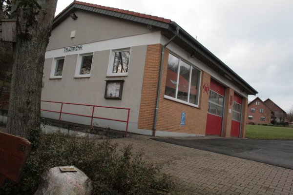 Das Feuerwehrgerätehaus in Sonneborn soll saniert werden. - © Archivfoto: Sylvia Frevert