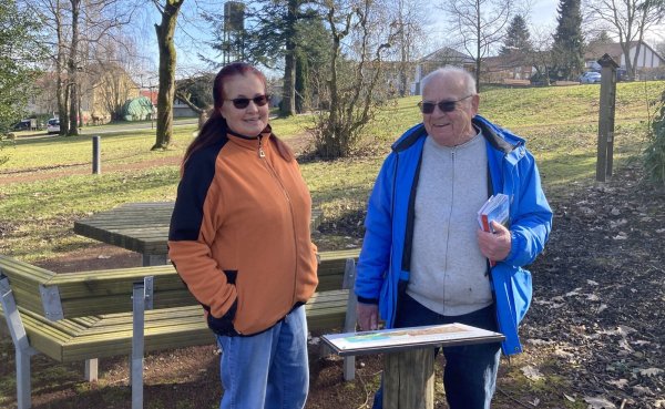Erika Flake und Adolf Nagel ist die Nutzung des K(ult)urparks in Holzhausen-Externsteine von noch mehr Menschen ein Anliegen. - © Cordula Gröne