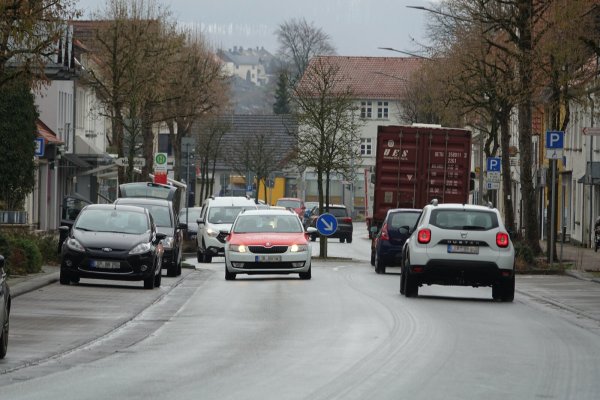 Die Mittelstraße war lange das Nadelöhr von Barntrup. Die neue Umgehung sorgt für Entspannung. - © Axel Bürger