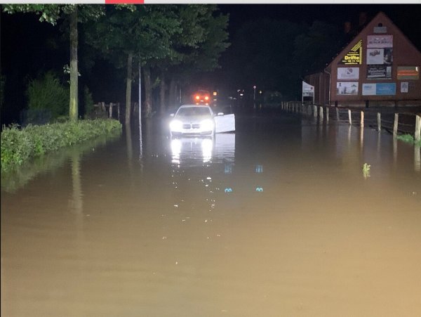 In Steinheim wurde unter anderem die Heubachstraße überflutet. - © Feuerwehr Steinheim