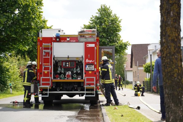 Die Feuerwehr ist am Donnerstagnachmittag zu einem Brand nach Wahmbeckerheide ausgerückt. - © Freitag TV