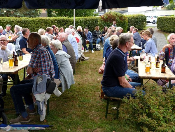 Viele Besucher kommen zum Sommerfest in Siekholz. - © Rudi Rudolph