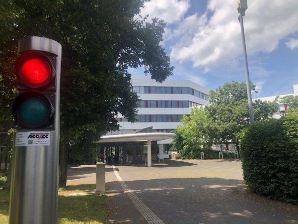 Noch ist kein SPD-Bewerber für das Amt des Landrats gefunden. Die Sozialdemokraten hoffen, dass die Ampel demnächst auf Grün springt. - © Martin Hostert