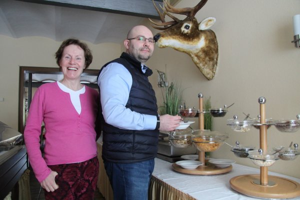 Kunigunde Rakers hat Gut Rothensiek verkauft. Als Projektmanager des neuen Eigentümers entwickelt Philipp Weigandt nun ein Konzept für die Zukunft des Hotel- und Gastronomie-Betriebes. - © Dieter Asbrock
