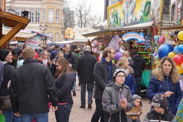 Beim Frühlingsfest in Horn werden am Wochenende hunderte von Besuchern erwartet. Die Geschäfte sind auch am Sonntag geöffnet. - © Manfred Hütte