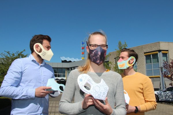 Mit der TaskMask den Masken-Bedarf decken will die Druck- und Service-Sparte der Giesdorf Mediengruppe, hier mit Felix Wallbaum, Lisanne Bobe und Fabian Droletz. - © Baldus