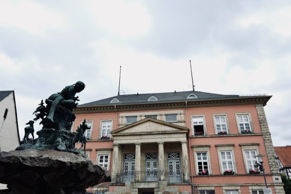 Der Rat muss nach nunmehr drei Fraktionsaustritten seine Fachausschüsse neu sortieren - dasselbe Verfahren wie nach einer Kommunawahl. Es verschieben sich Mehrheiten zu Lasten der CDU, die sich ärgert: "Der Wählerwille wird jetzt nicht mehr abgebildet." - © Sven Koch