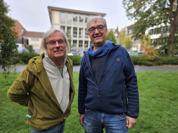 Frank Merkord (Sozialpädagoge und Psychodramatherapeut, links) und Andreas Haase (Coach und Gestaltungstherapeut) sind Teil des Teams der Männerberatungsstelle man-o-mann. Die Station in Detmold befindet sich in der Bismarlcstraße 8. - © Janet König