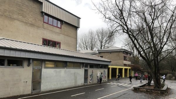 Die Erich-Kästner-Schule an der Otto-Hahn-Straße. - © Thomas Reineke