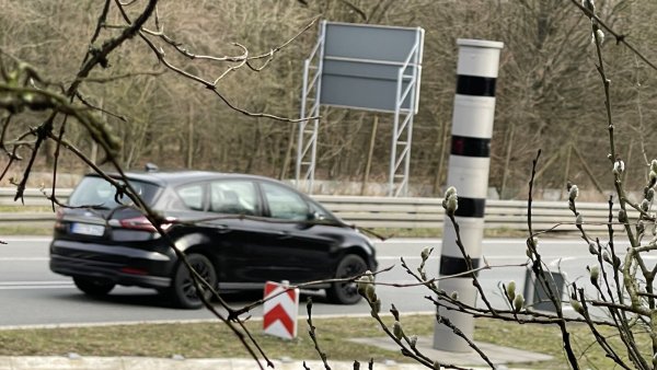 Der Blitzer an der B1, Abfahrt Leopoldstal, ist der einzige im Kreisgebiet, der Lasermessungen in beide Richtungen vornehmen kann. - © Silke Buhrmester