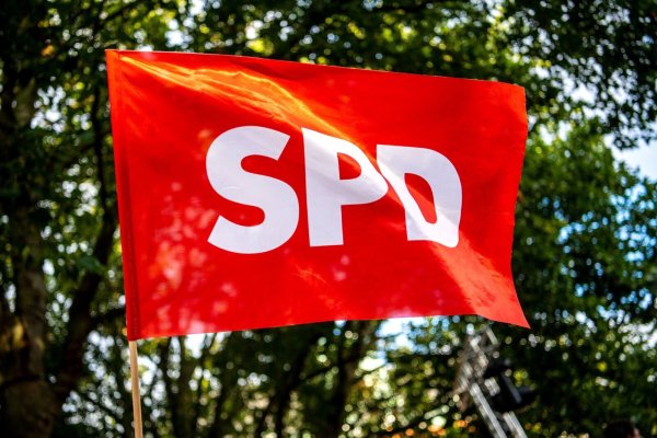 Die SPD beschränkt ihren Wahlkampf nicht nur auf Plakate und Fahnen. - © dpa