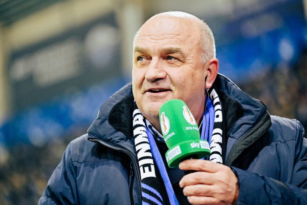SCP-Präsident Thomas Sagel, der hier vor dem Pokalspiel gegen Stuttgart ein TV-Interview gibt, war am Samstag mit der Leistung seiner Mannschaft in der ersten Halbzeit gar nicht einverstanden. - © Besim Mazhiqi