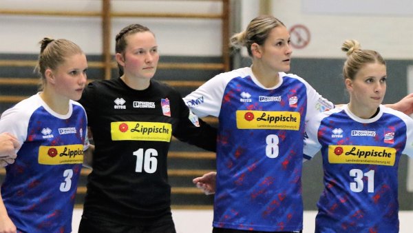 Laura Rüffieux (von links), Melanie Veith, Lisa Frey und Alexia Hauf haben ihre Verträge beim Bundesligisten HSG Blomberg-Lippe verlängert. - © Oliver König