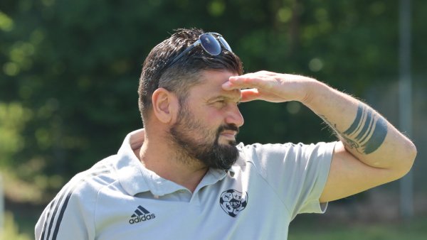 Ercan Kaymaz ist nicht mehr Trainer bei FSV Pivitsheide. - © Sebastian Lucas