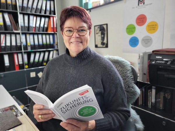 In dem Sammelband "Zukunftssicherung" hat Dr. Manuela Kramp einen Beitrag zur Zukunftsfähigkeit der Generationen verfasst. - © Freya Köhring