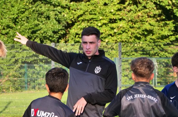 Denis Deli gibt bei der U13 vom JFV Lippe die Richtung vor. - © Jörg Hagemann