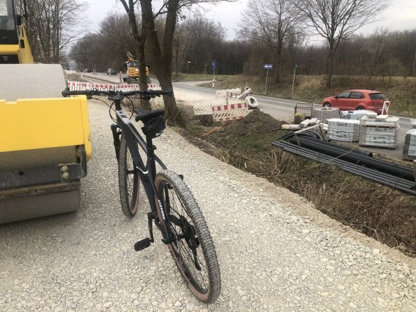 Ende April soll der Radweg zwischen NIederschönhagen und Brüntrup fertig sein. - © Martin Hostert