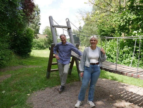 Im Westfälischen Kinderdorf: Klara Meyer und Bernd Joachim. - © Lippische Landeskirche