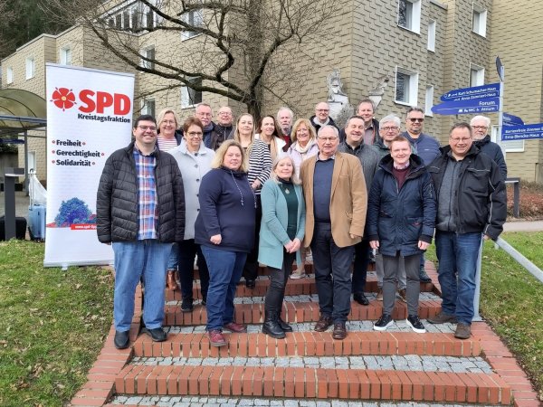 Berieten den Haushalt: Mitglieder der SPD-Kreistagsfraktion in Springe. - © SPD Lippe