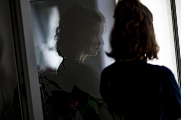 Nach einer Gewalttat befinden sich Frauen in einem Ausnahmezustand. Deshalb fällt es vielen Opfern schwer, direkt nach einer Vergewaltigung Strafanzeige zu stellen. - © picture alliance/dpa