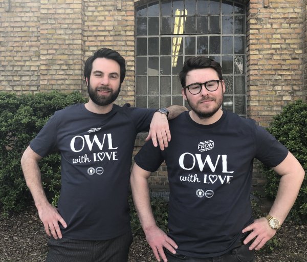Zurecht stolz auf ihr gemeinsames Herzensprojekt: Phillip Marsell (links) von Limoment und Mike Cacic von der Ravensberger Brauerei. - © Phillip Marsell, Mike Cacic