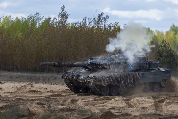 Ein deutscher Panzer bei einer Nato-Übung in Litauen: Dem Land könnte eine strategische Bedeutung im Konflikt mit Russland zukommen. - © Mindaugas Kulbis/AP/dpa