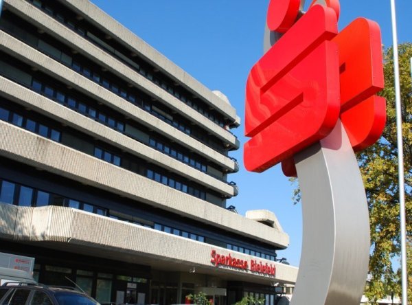 Es kehrt keine Ruhe ein bei der Sparkasse Bielefeld. - © Simon Blomeier