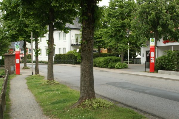 Verbleiben nach Ratsentscheid an den bisherigen Standorten: die Bushaltestellen am Torteich in Alverdissen. - © Sylvia Frevert(LZ)