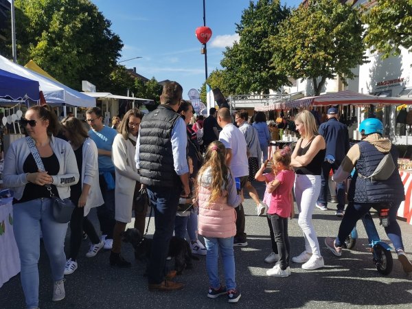 Auch in der Vergangenheit lockte das Barntruper Stadtfest immer wieder große Massen an Besucherinnen und Besuchern an. - © Archivfoto: Sylvia Frevert