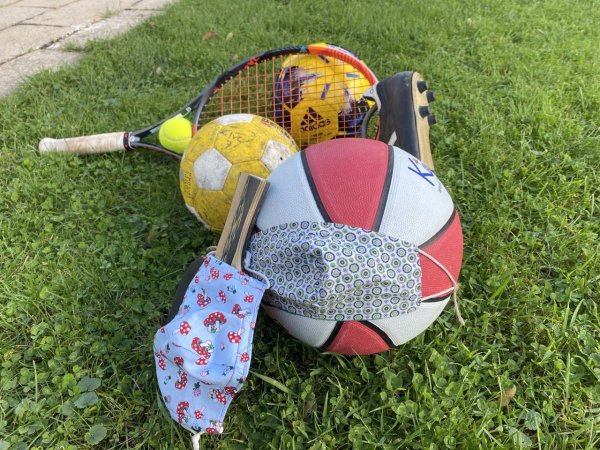 Masken auf dem Basketball und dem Tischtennisschläger, Fußball, Handball, Tennis, Futsal – derzeit geht nichts. - © Sebastian Lucas