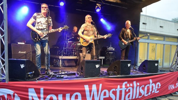 Mit der Beat- und Rockband "The Rattles" hat im September 2005 alles begonnen. Beim Vorverkauf der vermutlich letzten Rock-gegen-Krebs-Veranstaltung sind sie der Hauptact. - © Karin Prignitz