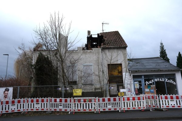 Wegen Abrissarbeiten an der Röntgenstraße ist die Zufahrt zum Parkhaus am Finanzamt eingeschränkt. - © Sven Koch