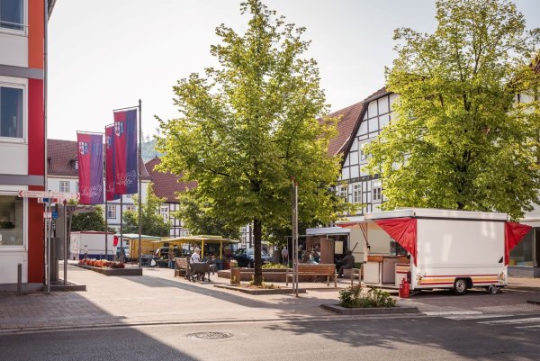 Altbekannte Beschicker verlassen den Wochenmarkt. Neue kommen dazu. - © Stadt Lügde