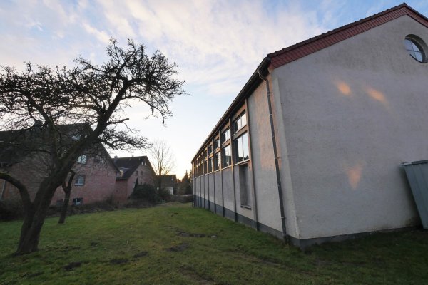 Die SPD hat die Öffnung der Sporthallen - hier die Halle der Grundschule Bad Meinberg - in den Schulferien beantragt. Ganz so einfach ist das nicht, wie die Stadtverwaltung im Sportausschuss erklärte. - © Jost Wolf