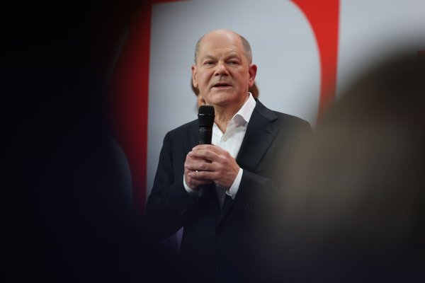 Bundeskanzler Olaf Scholz am Wahlabend: Er übernimmt Verantwortung für das schlechte Abschneiden der SPD. - © Jan Woitas/dpa