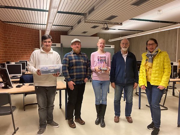 Präsentieren die Ergebnisse: Eduard Vlase, Jakob Bergmann, Annika Gerbes, Jörn Thielking und Astrid Illers (von links). - © Bürgerstiftung Detmold