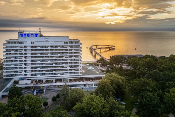 Die neue Seebrücke am Maritim-Hotel in Timmendorfer Strand reicht weit in die Ostsee hinein. - © Maritim-Hotelgruppe