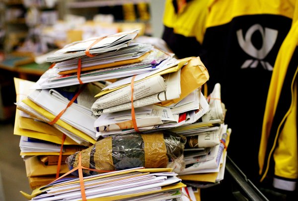 Er kam wochenlang gar keine Post - und dann alles auf einmal wie auf unserem Symbolfoto. Ein gesetzlicher Betreuer aus Bad Oeynhausen hat Anzeige gegen die Post gestellt. - © picture alliance / dpa